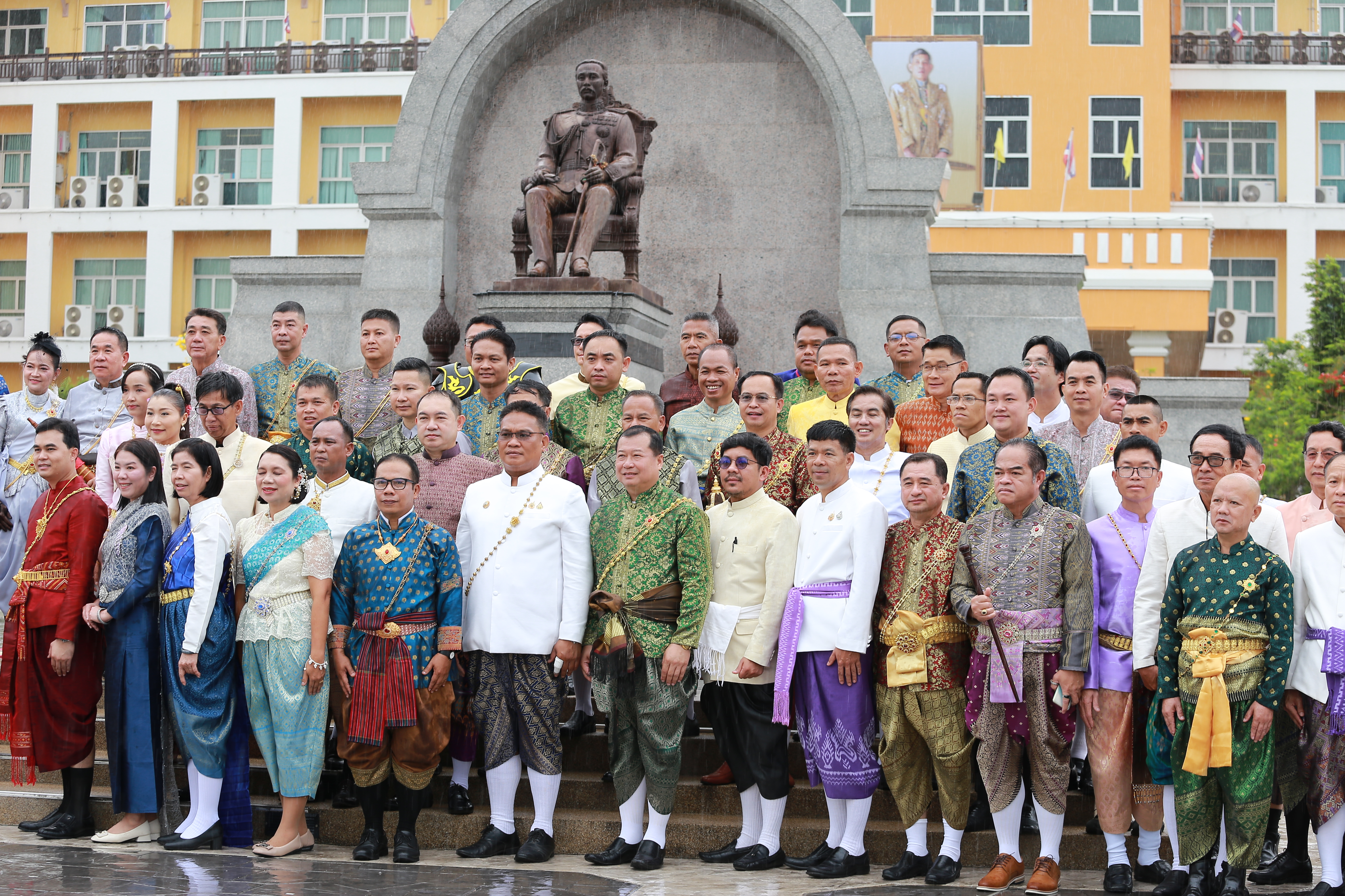 title - ร่ามพิธีถวายบังคมพระบรมราชานุสาวรีย์ พระบาทสมเด็จพระจุลจอมเกล้าเจ้าอยู่หัว (รัชกาลที่ 5) ภายใต้แนวคิด 